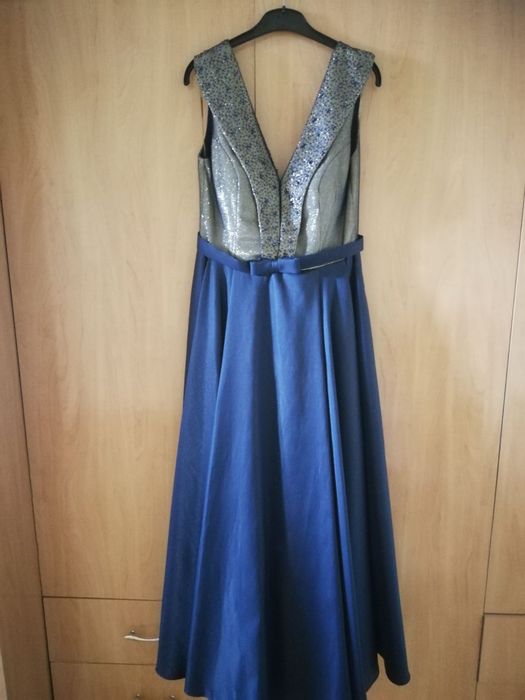 Vand  urgent rochie de gală purtată o singură dată