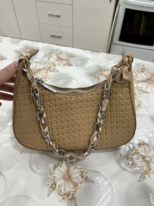 Сумка 2000 тенгеге беріп жіберемін.Баскада сумкалар бар