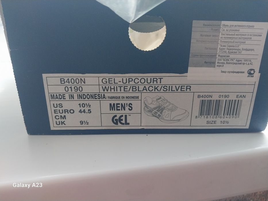 Продам кроссовки Asics  размер 44.5 маломерят