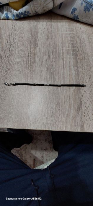 Сребърна гривна, с копринени конци