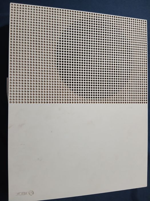 Vand xbox one s nefunctional ps3 perfect functional