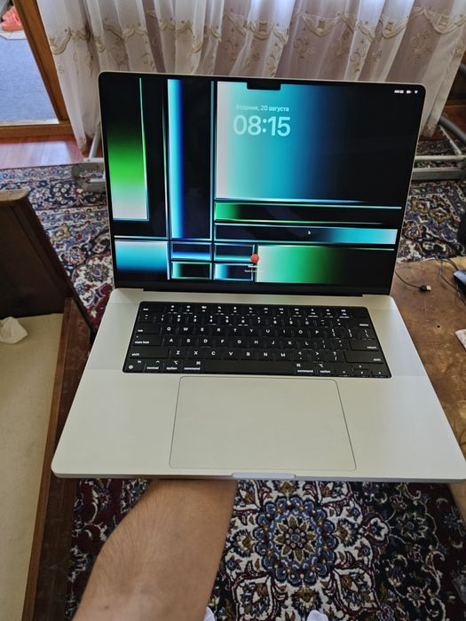 Macbook PRO M3 16 18/512 Yangi srochno 5 ta sikl bolgan