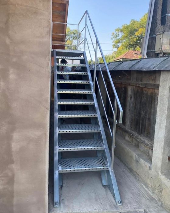 Scări metalice zincata