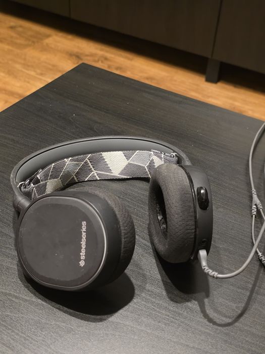 Vând căști Steelseries Arctis