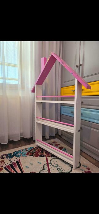 Biblioteca raft carti bookhouse roz cu alb