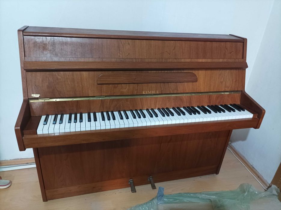 Pianină Kemble – Dimensiuni Reduse,Englezească – 700€ (ușor negociabil