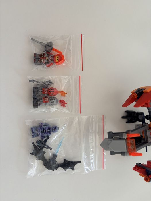 Lego Nexo Knights (Macy’s Bot Drop Dragon)