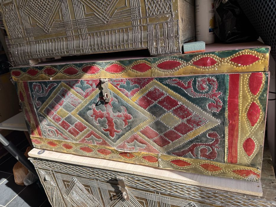 Ескі этно стильдегі сандықтар