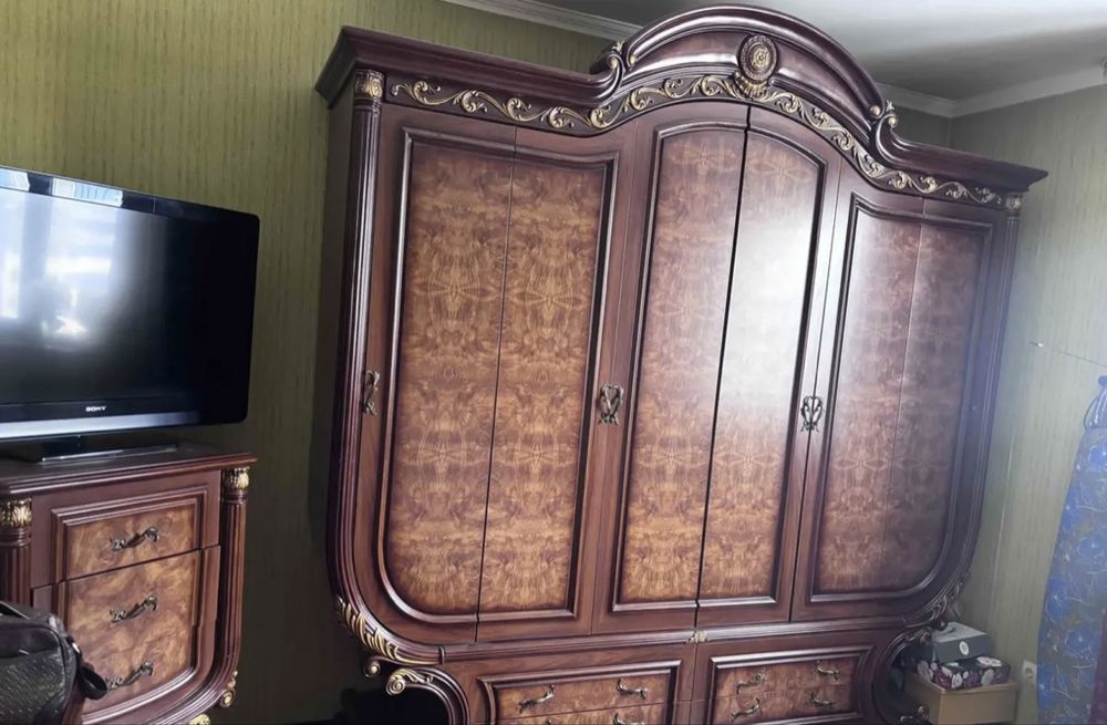 Гарнитур спальный малазийское деревь