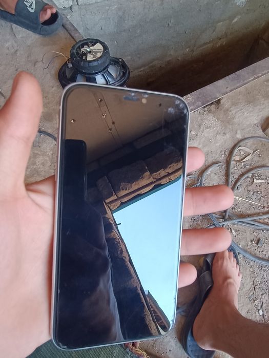 Айфон 11 продам.