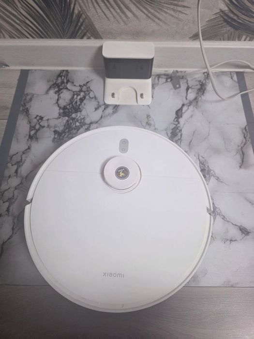 Срочно!продаю робот пылесос xiaomi s10+