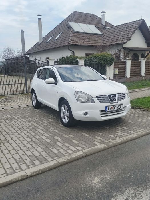 Vând nisan qashqai 1.6 benzina in stare foarte buna cu toate actele la zii