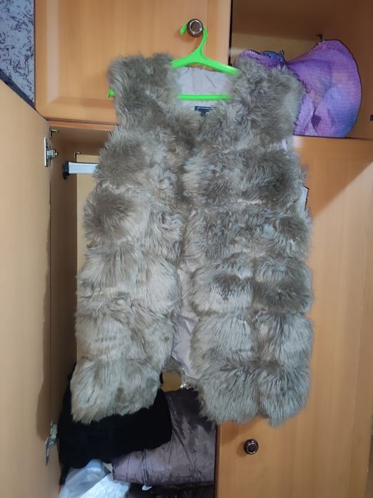 Kiyimlar sotiladi 10 000 dan