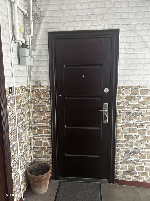 Apartament decomandat, etaj 1, izolat cu balcon inchis, Baragan.