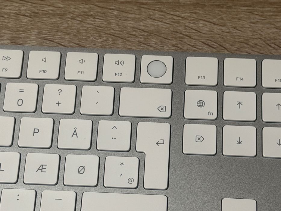 Tastatura Apple Magic Keyboard cu Touch ID si Numeric Keypad Alba