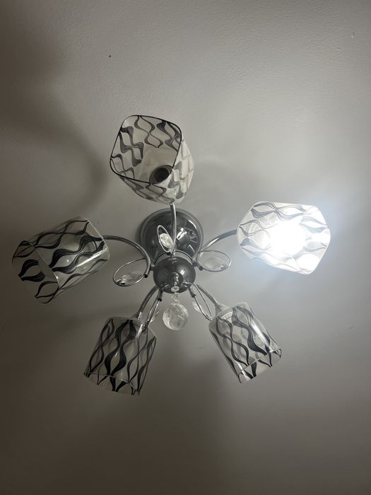 Продам люстру б/у