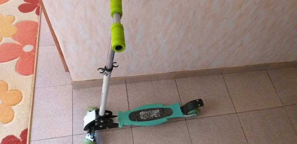 Тротинетка зелена