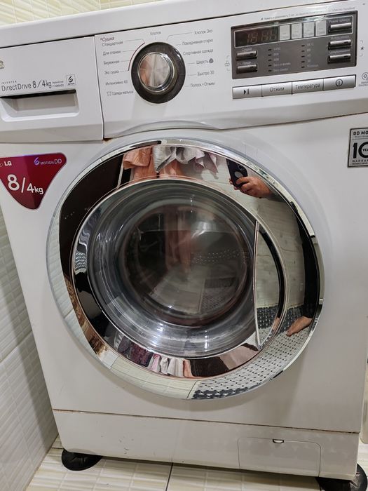 Стиральная машина LG. На 8 кг с сушкой, рабочая