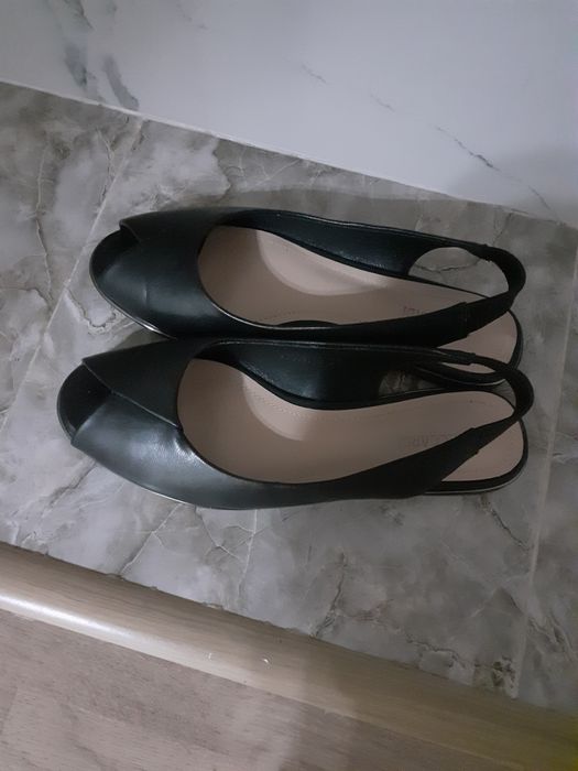 Босоножки новая размер 38