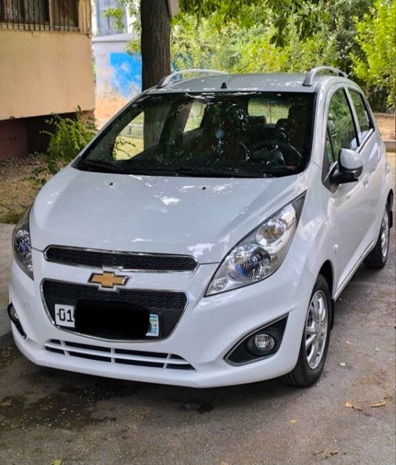Продаётся Chevrolet Spark 4 LT Elegant, автомат, белый - почти новая