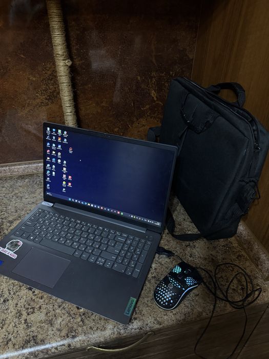 ноутбук LENOVO в очень отличном состоянии.