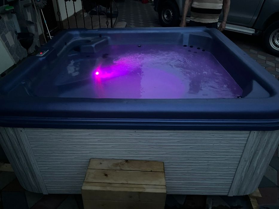 Jacuzzi cu hidromasaj
