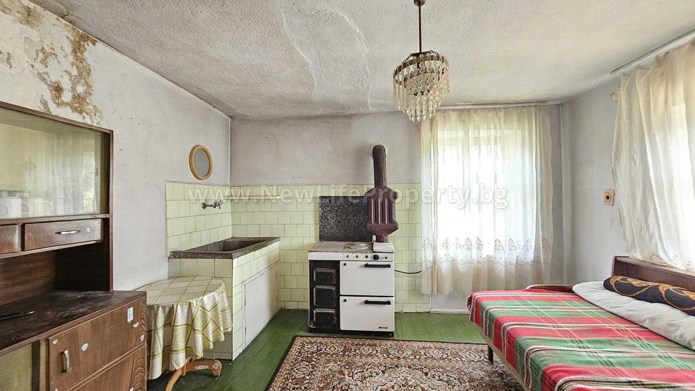 Двуетажна къща в планината, с. Давидково, област Смолян