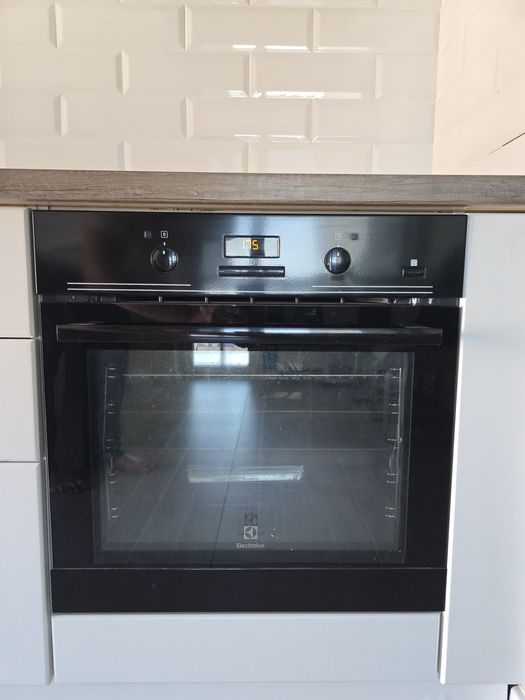 Продаю духовой шкаф Electrolux