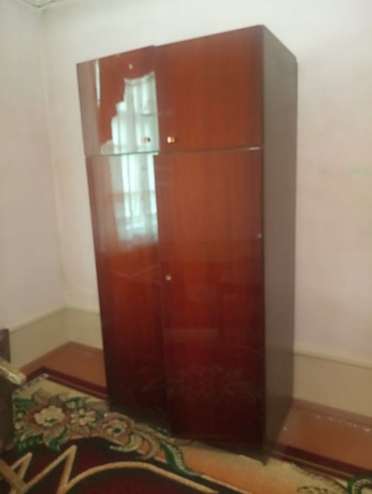 Шкаф ва ёзув столи