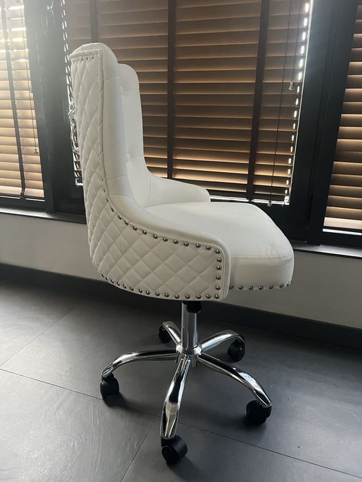 Стол на колелца Lyon с 24 м гаранция и безплатна доставка до офис