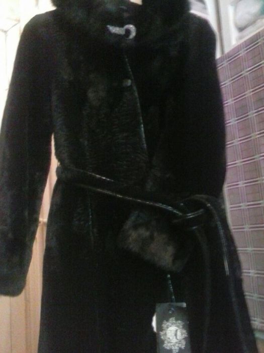 Продам шубу новую