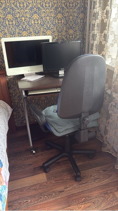 Стол компьютерный и стул