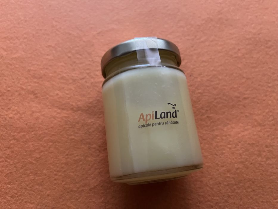 Vând un borcan de Lăptișor de matcă 100gr