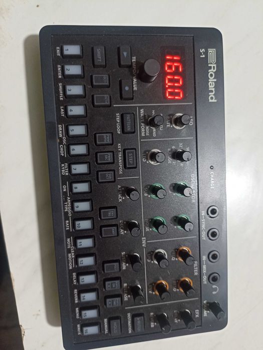 Синтезатор ROLAND S-1