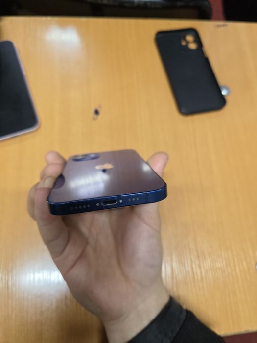 Iphone 12 в хорошем состаяние