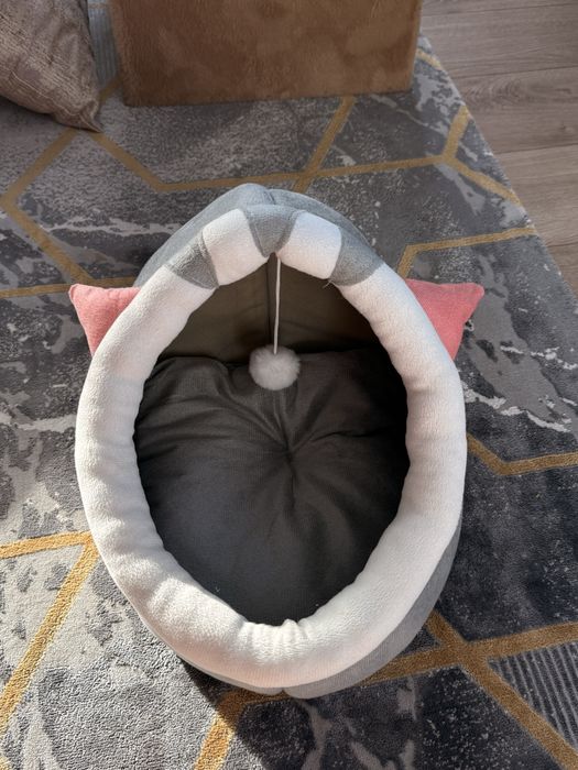 Лоток и лежанка для кота