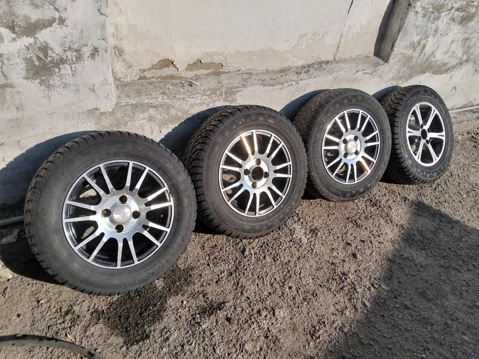 Продам комплект литых дисков