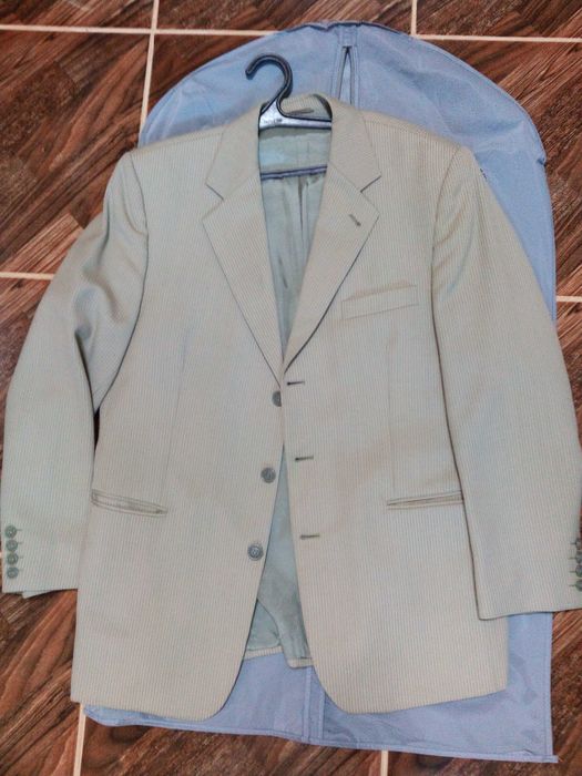 «Недорого» Пиджак светлого цвета пр-во Германия 45% шерсть, разм 52