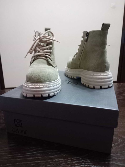 Продавам нови боти, набук