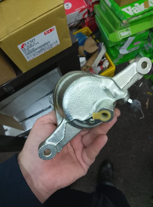 Etrier frana fata toyota corolla 1992 2002 nou 200lei