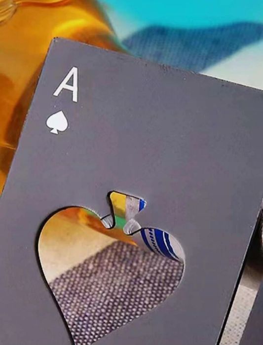 Deschizător de sticle din metal, in forma de carte de joc