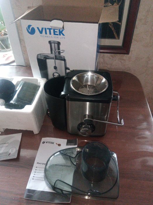 Соковыжималка Vitek VT-3653