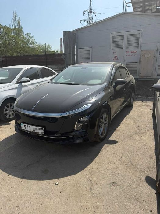 Авто в аренду Hongqi E-QM5