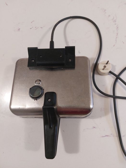 Вафельница Электровафельница