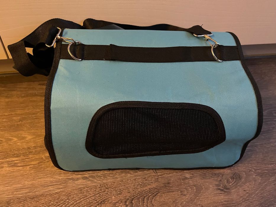 Продавам транспортна чанта за зайче