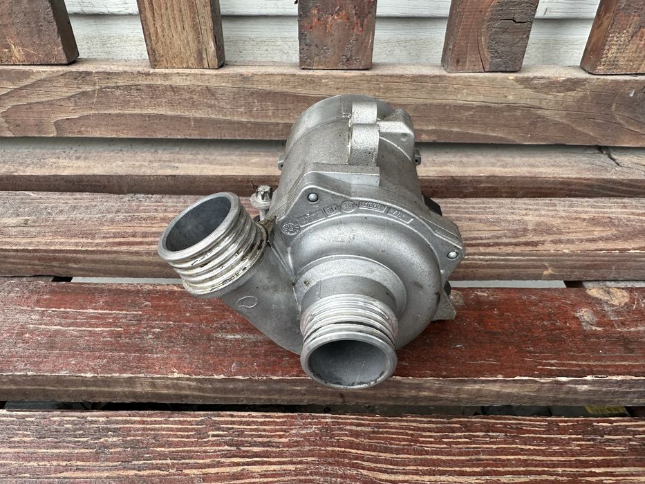 Електрическа водна помпа BMW 3.0i N52B30!