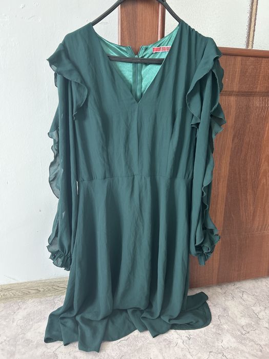 Киімдер сатылады