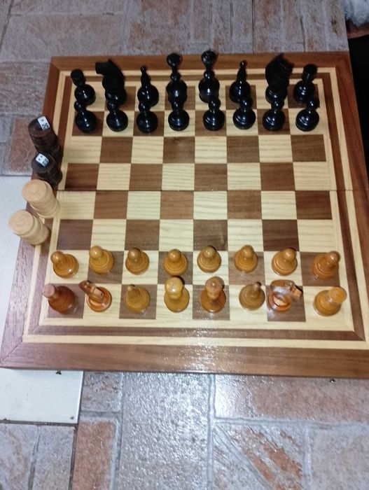 Шах-табла48/48 с дървени фигури,,Стаунтон" и  пулове