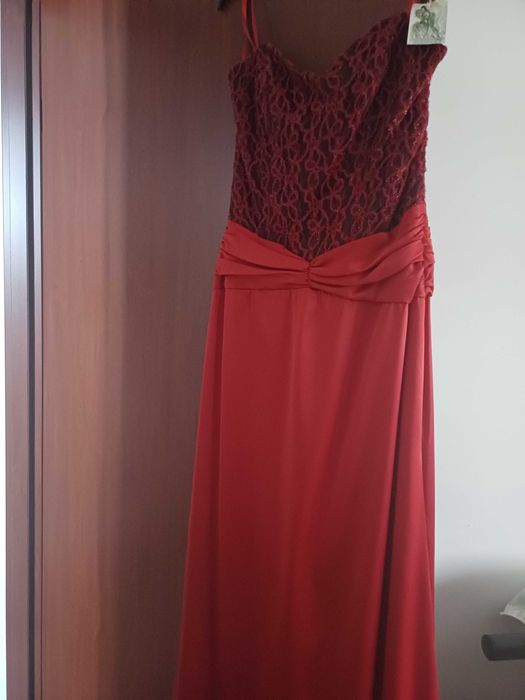 Fuste gri noi cu eticheta si rochii lungi noi