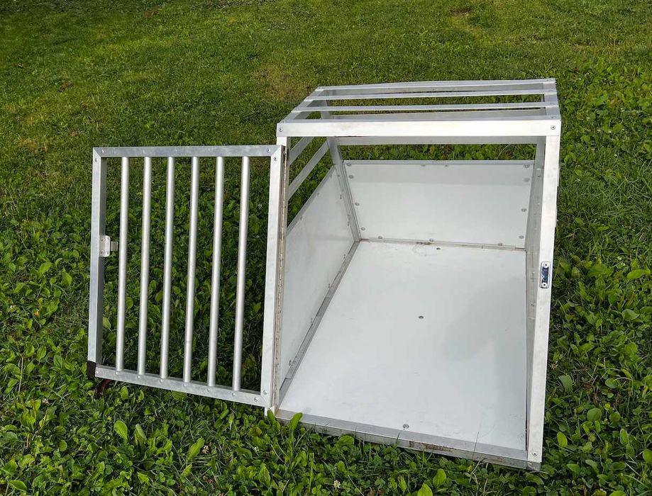 Cușcă aluminiu transport câini de talie medie – fǎcutǎ pt RAV4 PHEV